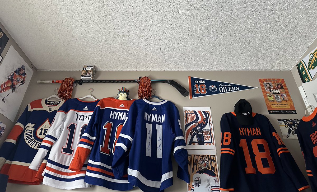 I think I need another Hyman jersey guys.... (all-star jersey..)

#NHLAllStarVote Zach Hyman 😁💪