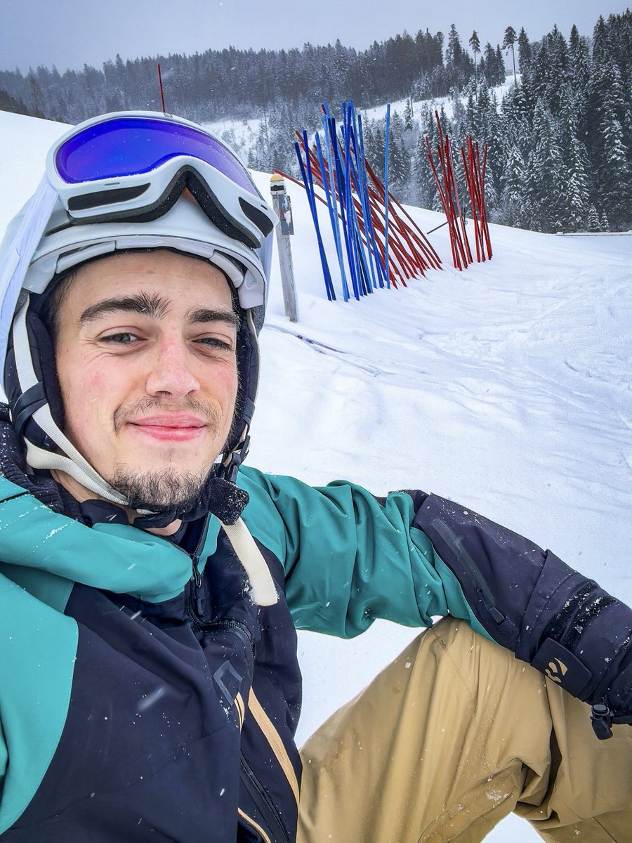 ollicaldwell's tweet photo. Gravity will always keep you grounded 😅
 
Lucky enough to try snowboarding for the first time ever! I might have eaten snow more times than I’d like, but it didn’t stop me pushing and getting right back up again 🏂 https://t.co/oHAjOeeWVV