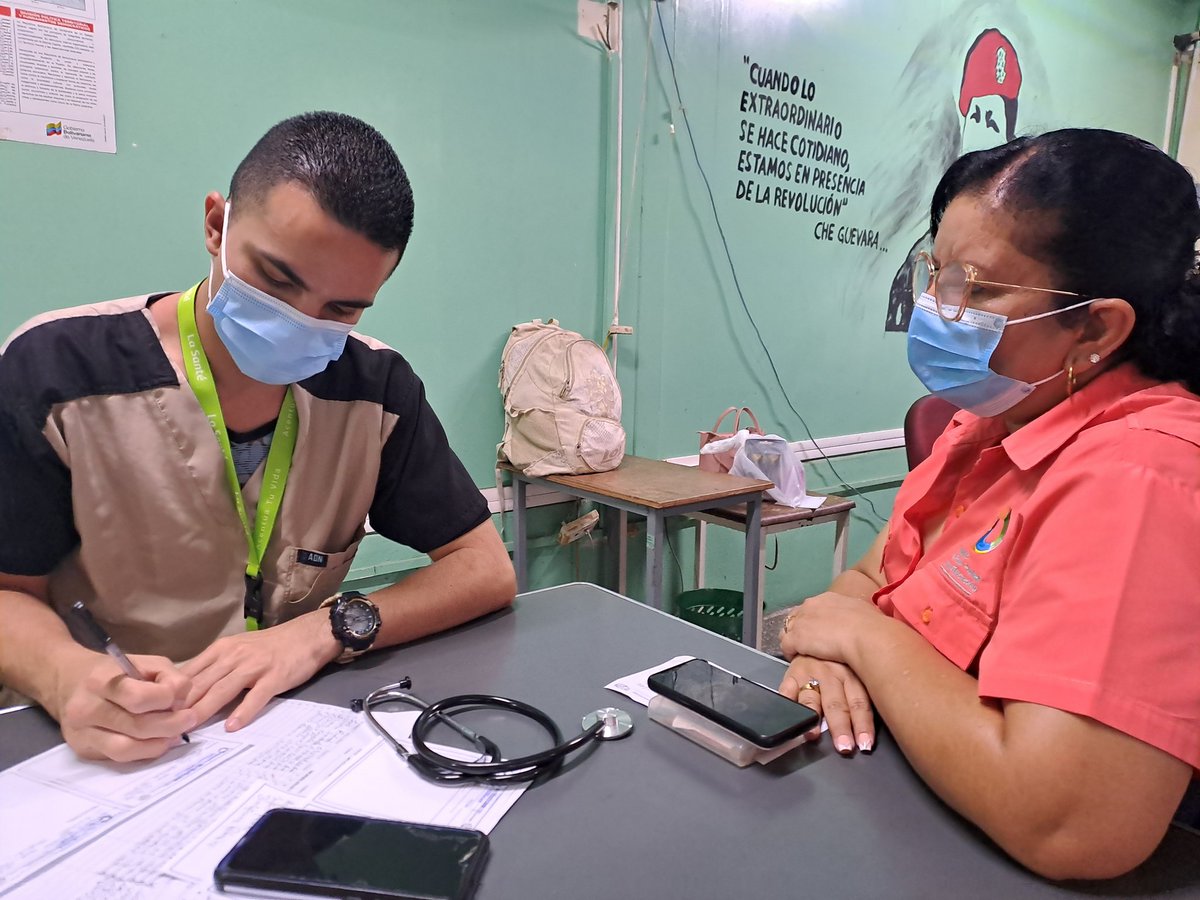Gracias a las políticas públicas emanadas por nuestro Pdte. <a href="/NicolasMaduro/">Nicolás Maduro</a> los trabajadores/as del <a href="/CDCEAragua/">CDCE ARAGUA</a> fueron atendidos por el <a href="/ipasmemaracay1/">ipasmemaracay</a> garantizando la salud gratuita del pueblo.
#CitgoEsDeVenezuela 
<a href="/NicolasMaduro/">Nicolás Maduro</a> 
<a href="/_LaAvanzadora/">Yelitze Santaella</a> 
@MPPEDUCACION 
<a href="/Soykarinacarpio/">Karina Carpio</a>