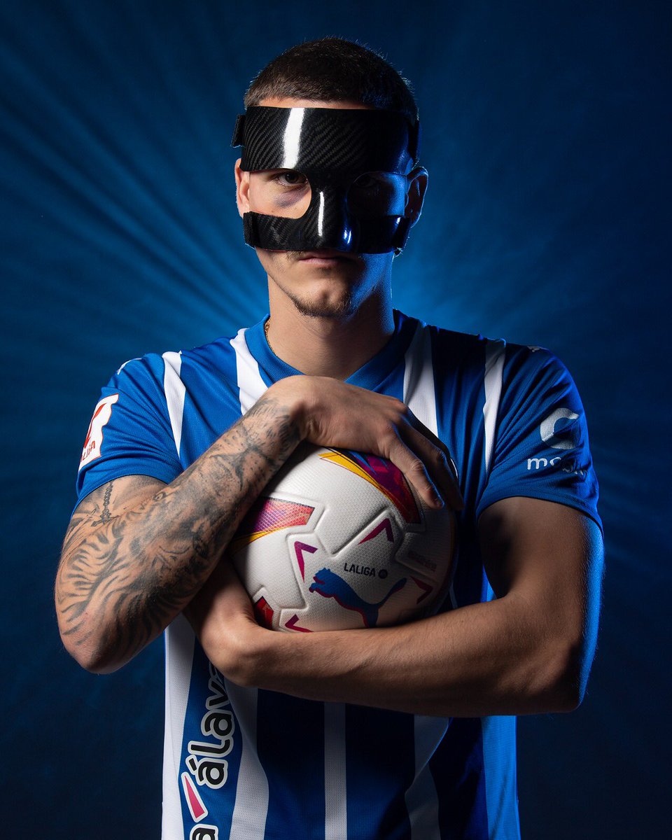 Deportivo Alavés (@alaves) on Twitter photo Ahora, todo el mundo está a salvo en 𝑮𝒐𝒕𝒉𝒂𝒎-𝑮𝒂𝒔𝒕𝒆𝒊𝒛 🌃
🦇 <a href="/rafamarin04/">Rafa Marín</a> 🦇
⚡️ 𝙍 𝘼 𝙁 𝘼 𝘽 𝙀 𝙂 𝙄 𝙉 𝙎 ! ⚡️
#GoazenGlorioso ⚪️🔵 Ahora, todo el mundo está a salvo en 𝑮𝒐𝒕𝒉𝒂𝒎-𝑮𝒂𝒔𝒕𝒆𝒊𝒛 🌃
🦇 <a href="/rafamarin04/">Rafa Marín</a> 🦇
⚡️ 𝙍 𝘼 𝙁 𝘼 𝘽 𝙀 𝙂 𝙄 𝙉 𝙎 ! ⚡️
#GoazenGlorioso ⚪️🔵