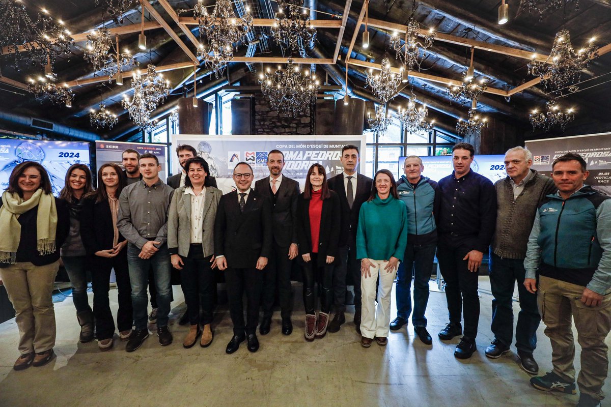 ⛷️ Donem suport a la Copa del Món d’Esquí de Muntanya 2024, que se celebrarà a <a href="/palarinsal/">Pal Arinsal</a> el 20 i 21 de gener.

👉 El cap de Govern, <a href="/XavierEspot/">Xavier Espot Zamora</a>, i els ministres <a href="/BonellMonica/">Monica Bonell Tuset</a>, <a href="/_JordiTorres/">Jordi Torres Falco</a> i Raul Ferré han assistit avui a l'acte de presentació de l'esdeveniment.