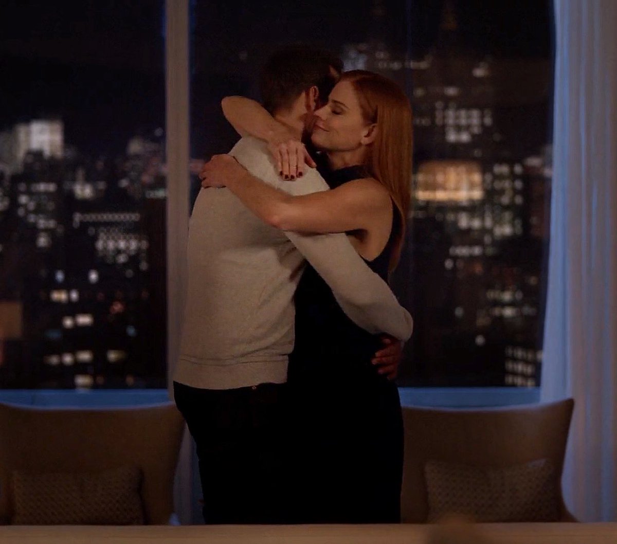 darveyfeels's tweet photo. this hug. https://t.co/QYFnPl6wpg