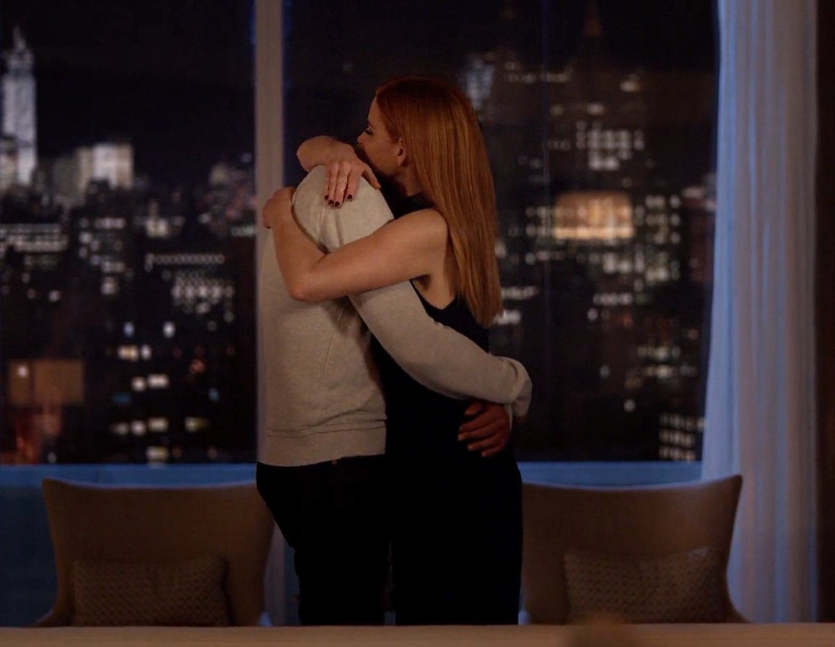 darveyfeels's tweet photo. this hug. https://t.co/QYFnPl6wpg