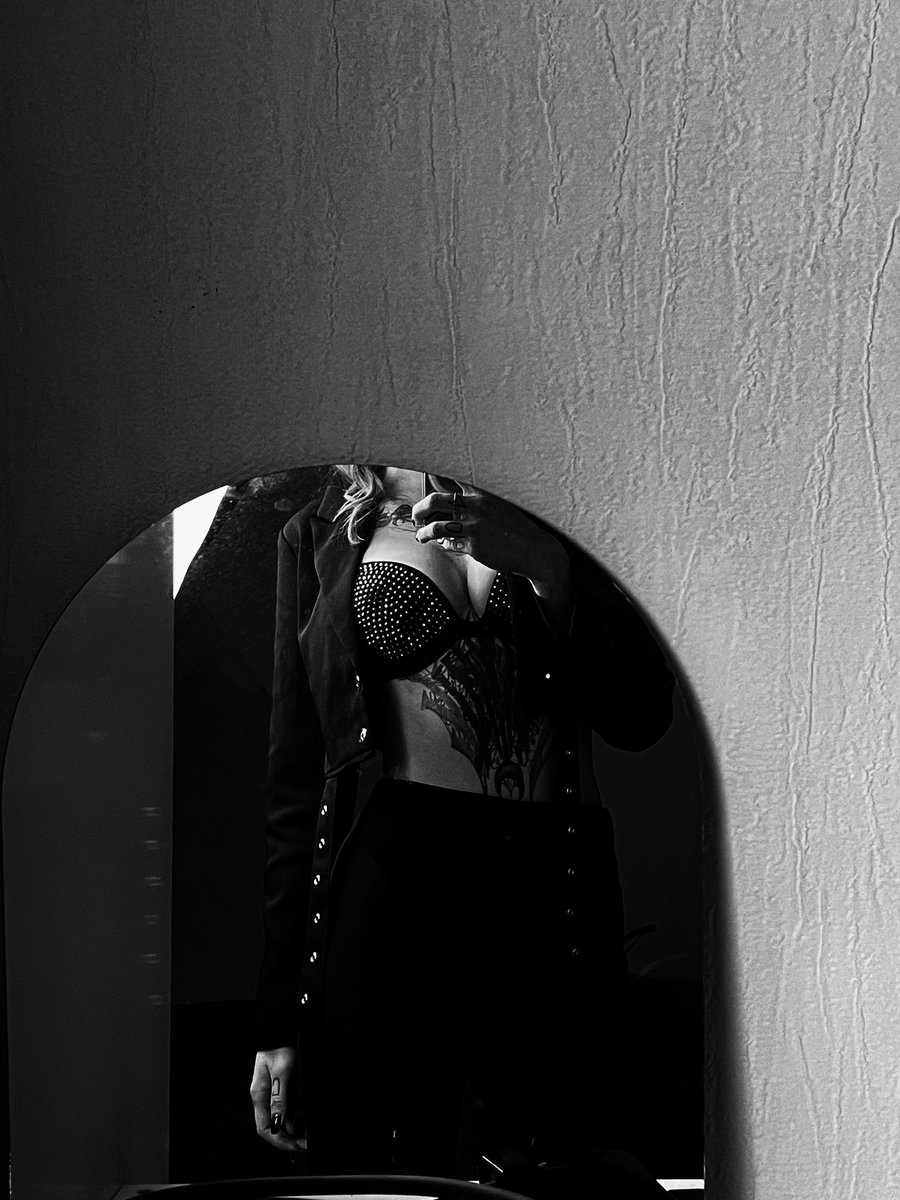 mlnclns's tweet photo. #findom #mistress #goddes https://t.co/0gASKE4Fc4