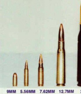 desjardins01's tweet image. Je veux pas être déplaisant mais l'information sur le calibre n'est pas bonne 
Cette arme tire un calibre beaucoup plus gros que celui mentionné dans votre article (7.62mm)  En réalité cette arme tire du 12.7mm. 
Sur la photo on peut comparer #2vs#3