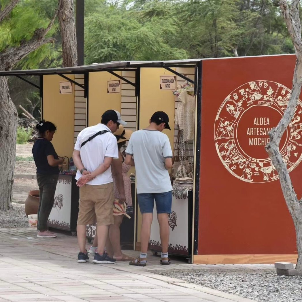 visitlambayeque's tweet photo. 🤔¿Buscas dónde comprar artesanía lambayecana? 
Pues ya están abiertos los Stands del Museo Tumbas Reales de Sipan con ingreso LIBRE.

Para mayor información, puedes seguir las redes sociales del CITE Sipán 🙌🏻

¡Comparte artesanía!

ℹ️https://t.co/adaS9jFDnp https://t.co/3CPhuelLT9