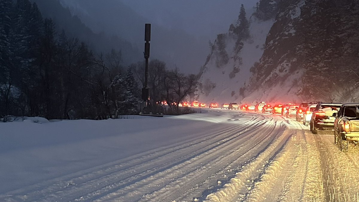 #RoadUpdate👋 #SR210 #SR190: HEADS UP

❄️ More snow today, expected to come in heavy around peak downhill travel times (3-5pm), will likely impact road conditions.

‼️Please consider an early departure from <a href="/SnowbirdAlerts/">Snowbird Alerts</a> <a href="/AltaAlerts/">Alta Alerts</a> <a href="/AltaCentral/">Alta Central</a> <a href="/BrightonResort/">Brighton Resort</a> <a href="/SolitudeMTN/">Solitude Mountain Resort</a>.