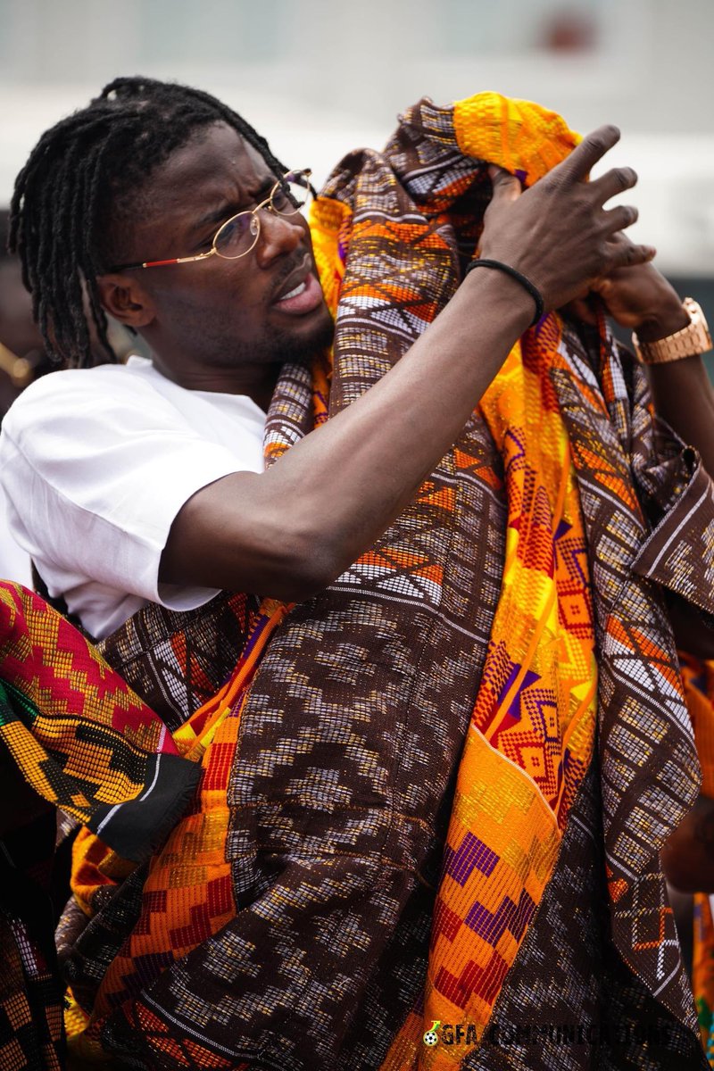 billdodzi's tweet photo. On their shoulders lies our joy https://t.co/EpcCZnoEP1
