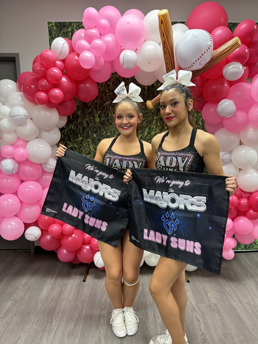 Wheels up ✈️

We’re in the air and on the way! <a href="/MAJORScheer/">The MAJORS</a> here we come! The legend continues… 🩷💕