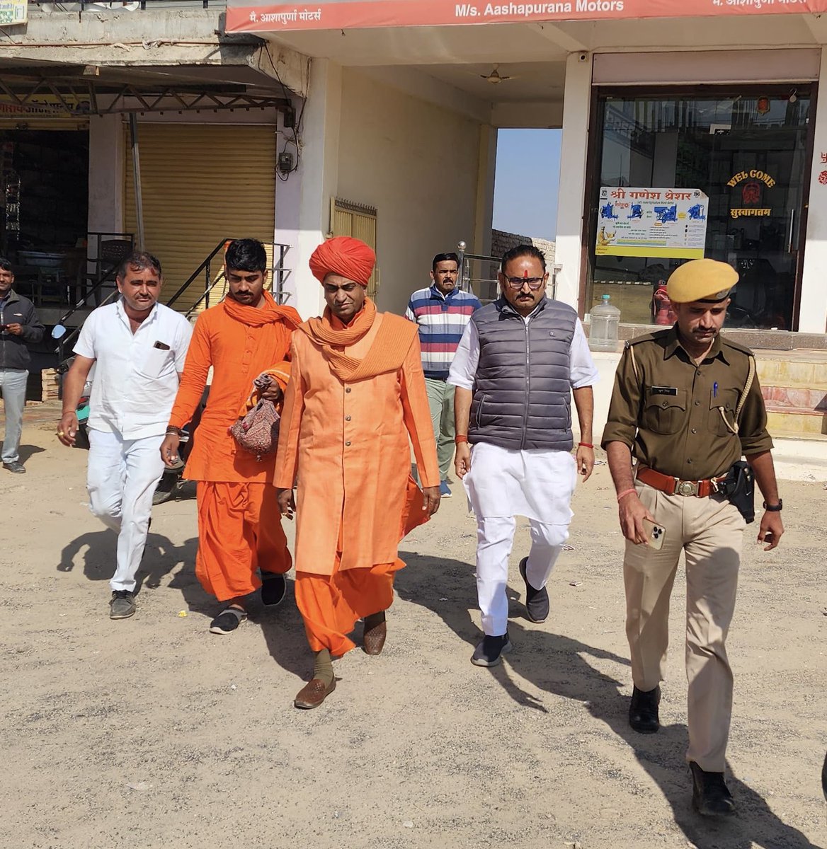 bsbamarla's tweet photo. 🙏🏻
@PratapPuriJi 
@1stIndiaNews 
@BJP4India 
#Barmer #jaisalmer #Balotra #AyodhaRamMandir #AyodhaDham #ShreeRam #LakshadweepIsland #NarendraModi https://t.co/oGuKLuYhHh