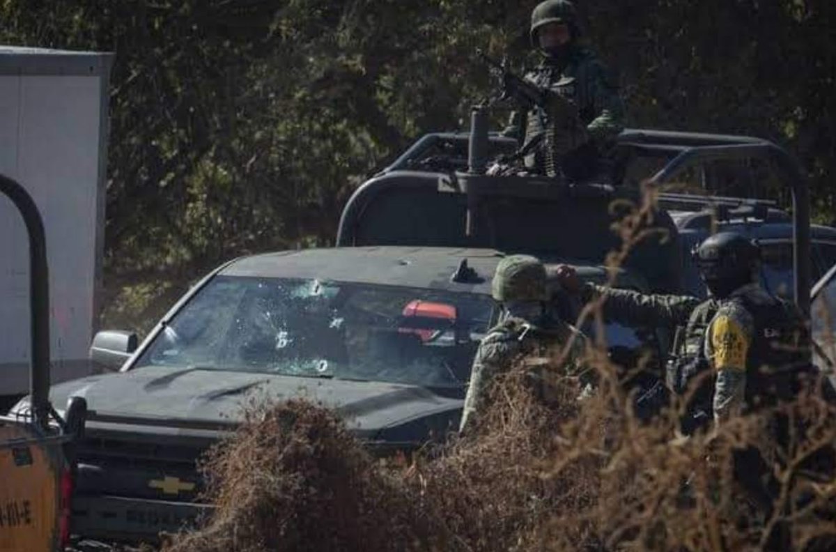 1 Militar fallecido y al menos 2 más lesionados tras emboscada en China #NuevoLeon 

Pedro Arce dijo que se pasó el parte inicial por parte de la Sedena, de que fue un ataque directo contra elementos de las fuerzas armadas del Ejército Mexicano y desgraciadamente hay un elemento