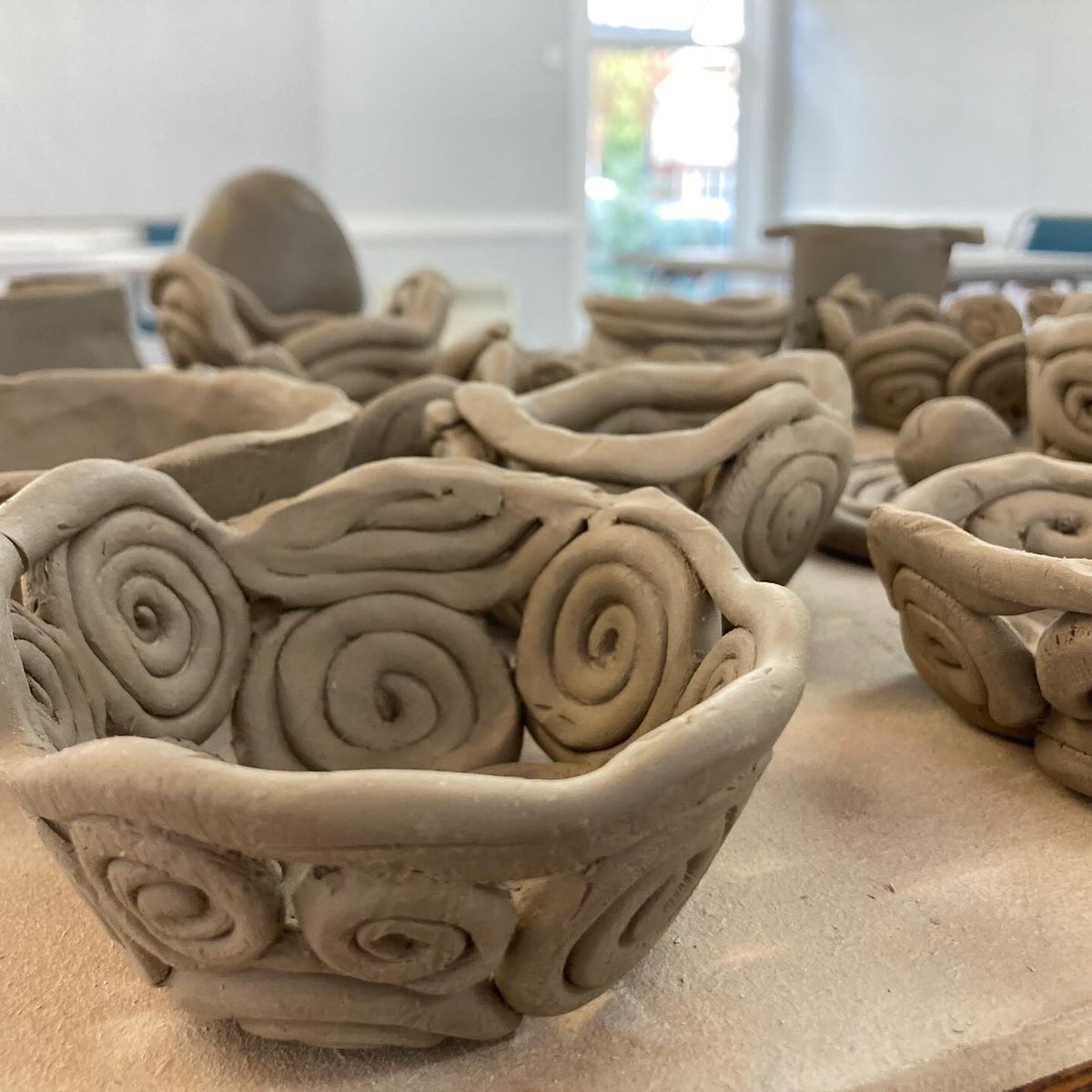 ClayGrovePark's tweet photo. Our adult classes are full for the term, however we still have some places in the kids class starting next week. See poster for more details. Grateful for shares in our community. Thanks for the community support 🌞🌿🎨@GroveParkSE12 @ChinbrookAction @GroveParkYC @Liveable_SE12 https://t.co/MnwvNvGmwK