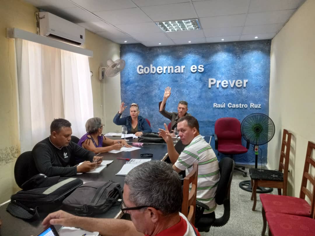 PCacocum's tweet photo. Sesiona primer consejo de la Administración del año 2024 con el objetivo de estimular el desarrollo económico del  territorio y fortalecer la autonomía municipal. #Cacocum #PoderPopular #TrabajandoParaElPueblo 
https://t.co/uIcrJBNhFY https://t.co/UP1lsSFsZX