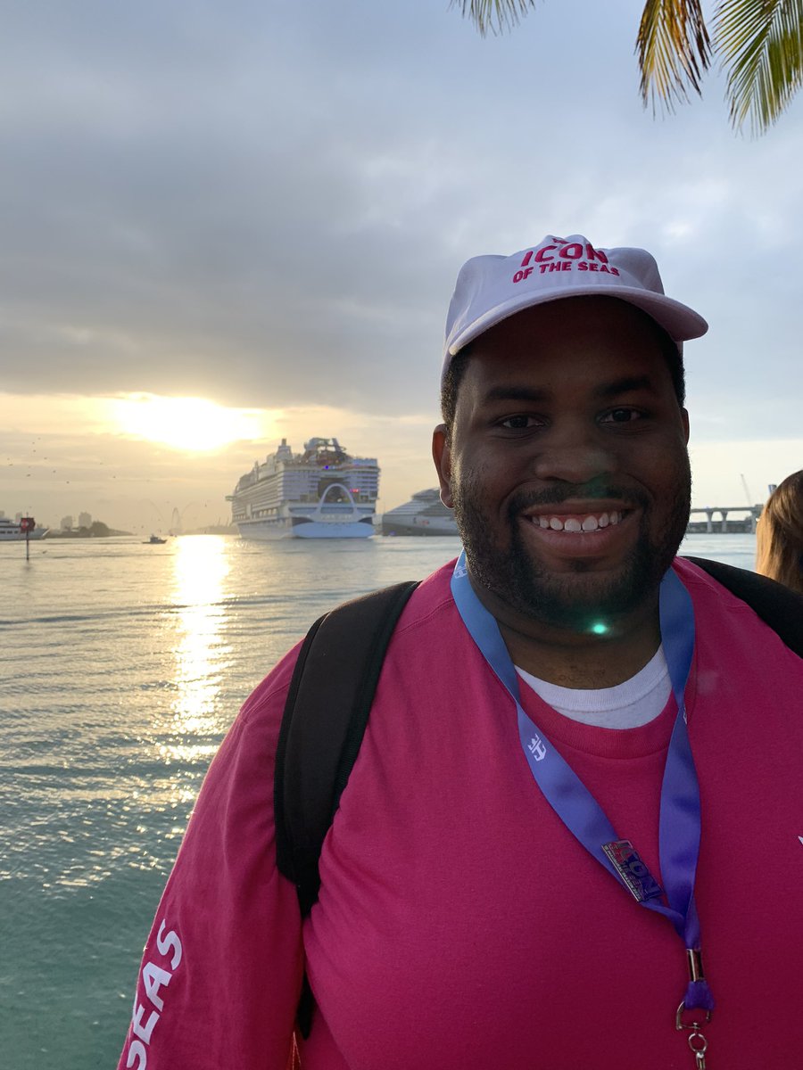 Young_ed97's tweet photo. Icon arrival event at Perez Art Museum to welcome the newest Largest Cruise Ship Icon of the Seas. #iconoftheseas #perezartmusem #iamrcl https://t.co/6UkpLaZPQJ