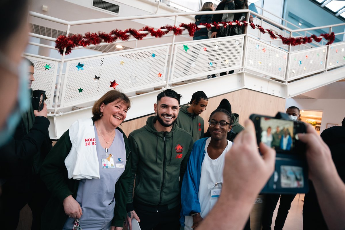 losclive's tweet photo. Cet après-midi, nos joueurs ont rendu visite aux patients du service pédiatrique de l’hôpital Jeanne de Flandres à Lille ❤️

L’opportunité pour eux de partager un moment convivial et de témoigner leur soutien aux enfants en ce début d’année 2024. 

@CHU_Lille 👏 https://t.co/Rm3qfYDXfi