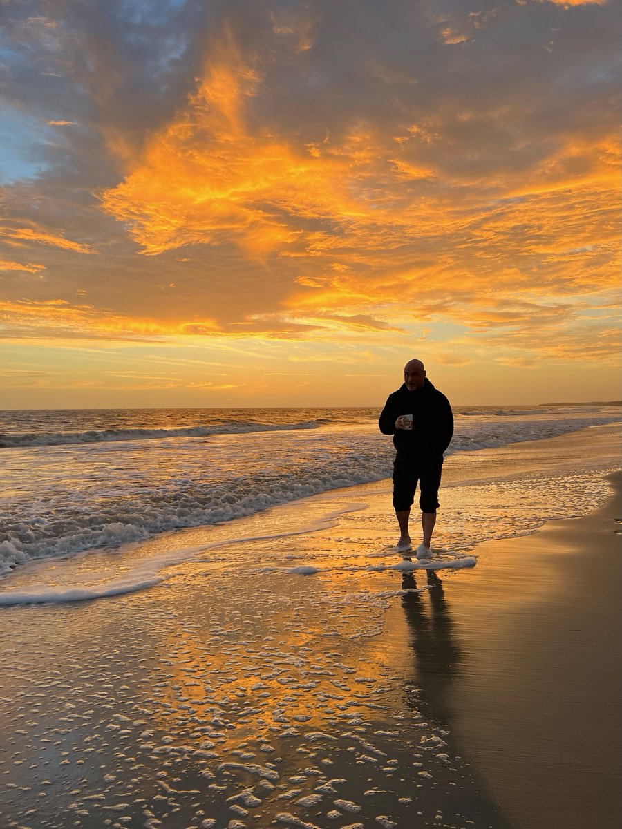 There’s a certain kind of person who just wasn’t built for the 9 to 5.

The kind who burns with a passion to do, to be, something more.

To leave their mark, to build a legacy, to uplift others,  but more than all of that– to just be free.

I define freedom as aligning life with