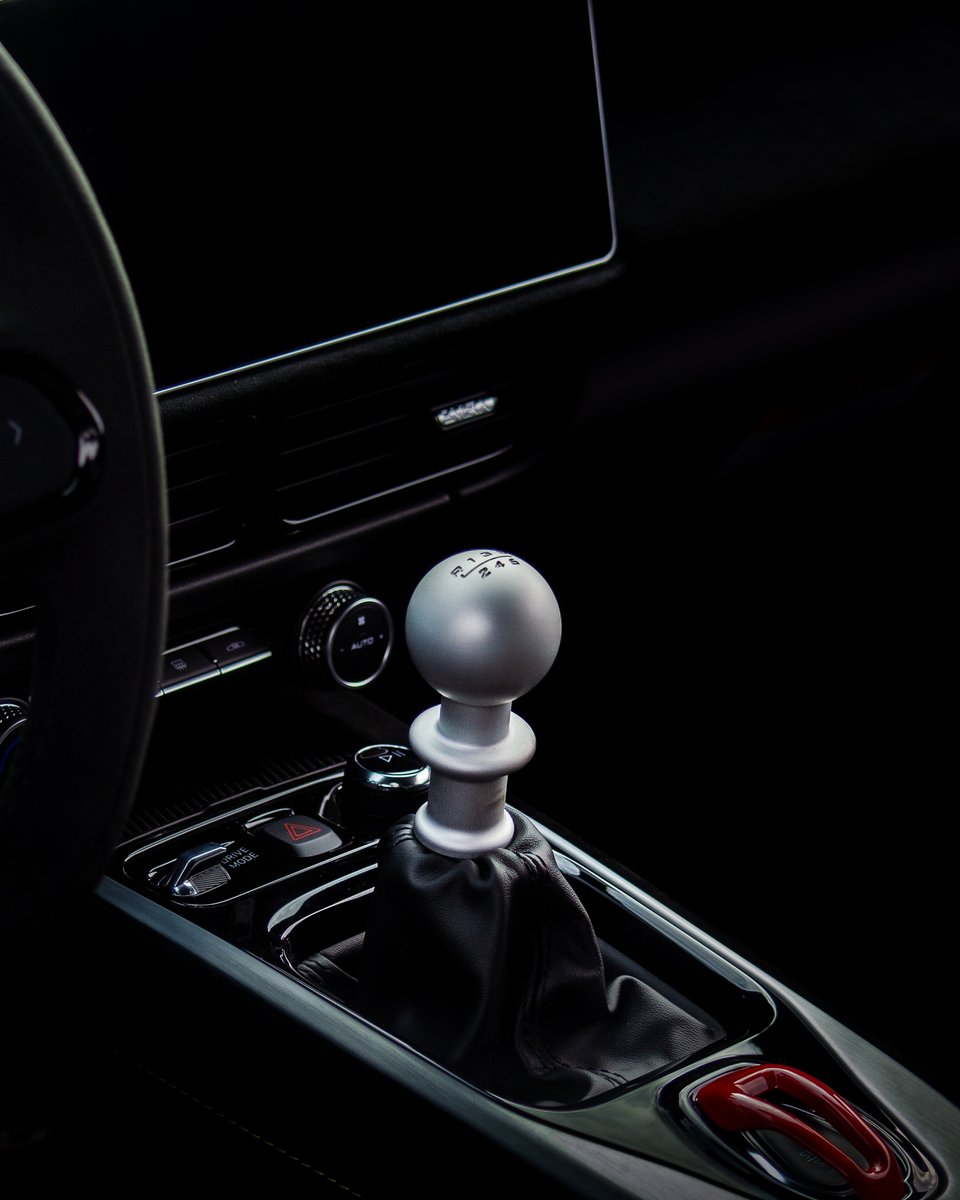 MAGCARS's tweet image. Close up and personal with the Emira First Edition.

#Emira #ForTheDrivers