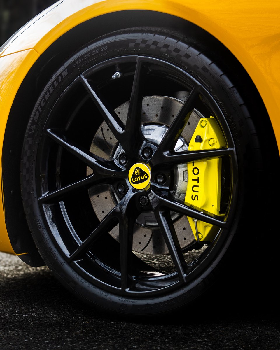 MAGCARS's tweet image. Close up and personal with the Emira First Edition.

#Emira #ForTheDrivers