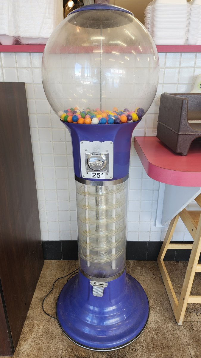 LadyEmbric's tweet photo. Day 16. There's an old gumball machine at the place next to where I work (same building) and I couldn't resist getting one anymore. https://t.co/yOXoGMW9ZP