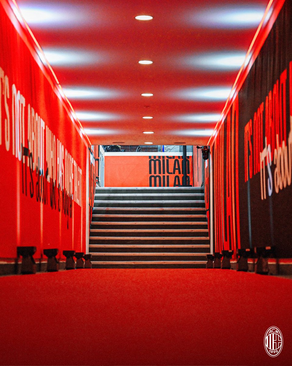 acmilan's tweet photo. The stairway to heaven 🔴⚫️

#CoppaItaliaFrecciarossa #MilanAtalanta #SempreMilan https://t.co/4cNVGqBALQ