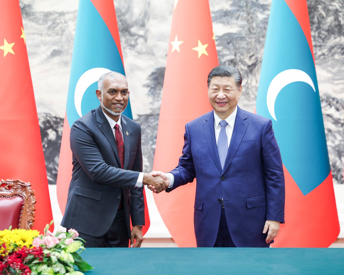 SpokespersonCHN's tweet photo. President Xi Jinping and President Mohamed Muizzu of the Maldives agreed at their talks to elevate the China-Maldives relationship to a comprehensive strategic cooperative partnership. https://t.co/YsyeoTzBdx