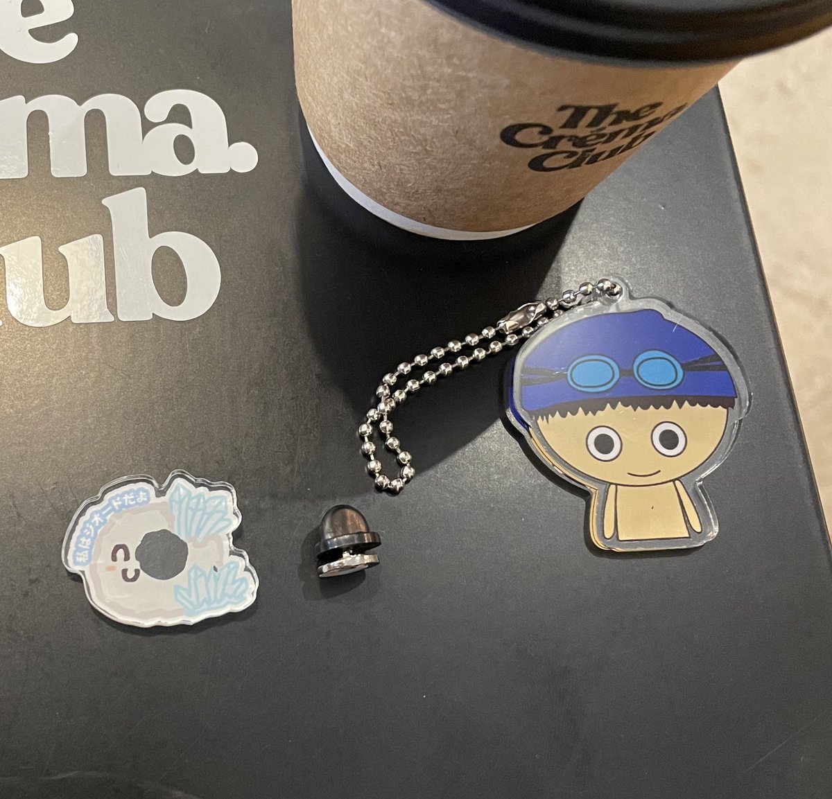 suisuiruisuzuki's tweet photo. ジオードニキことDr.nozmanさんのピンバッチ！
限定100個だからダメ元でお店に行ったら壊れてしまったものをいただいた！

やってみるもんだな！！

#Drnozman
#ジオードニキ https://t.co/5t5ltuCS20