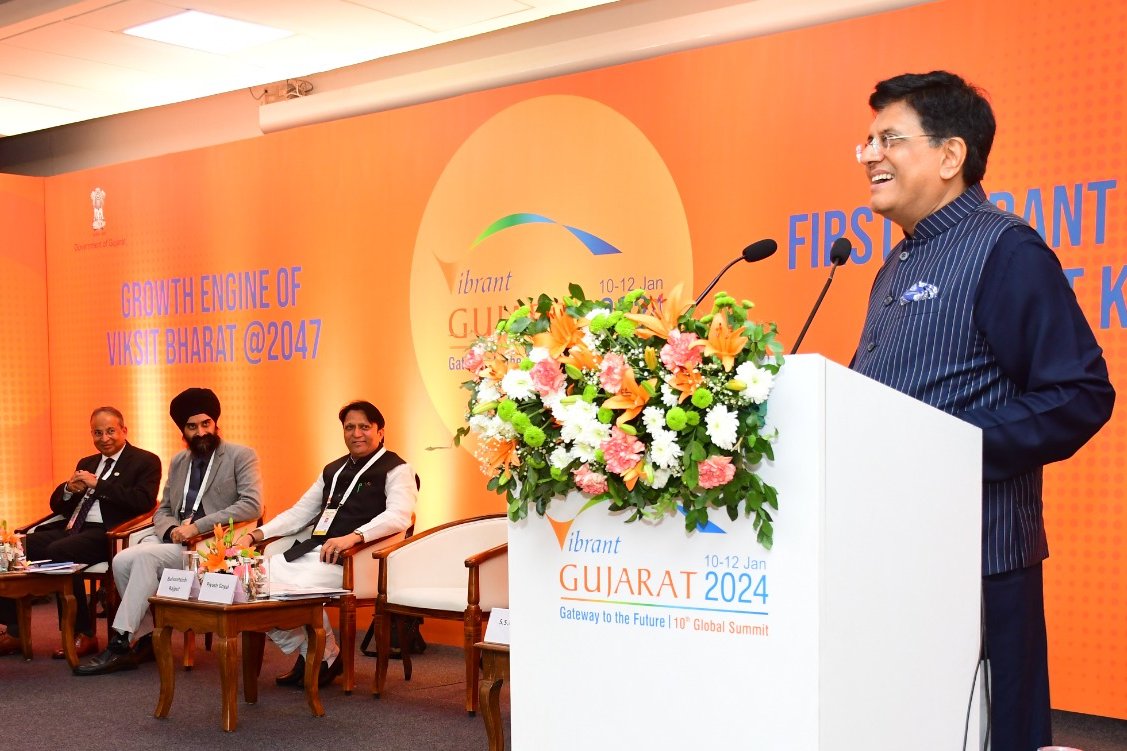 Shri @PiyushGoyal, Minister of Commerce and Industries, Govt. of India gave his keynote address today at the #VibrantGujarat2024 seminar on 'Dholera - A Greenfield Smart City for Smart Businesses. @PMOIndia | @CMOGuj | @InfoGujarat | @VibrantGujarat | @nicdc01 | @AChaudhary01 |…