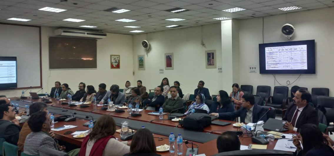 ECW MYRP SC met today in Isb. The meeting was chaired by @EduMinistryPK attended by Officials from E&SED KP, SED, Balochistan. Representatives from @EduCannotWait , USAID, WB, FCDO, @UNICEF_Pakistan RSPN,VSO,SRSP, BRSP, PAGE, ITA, PRDS, ACTED and TF also attended the meeting