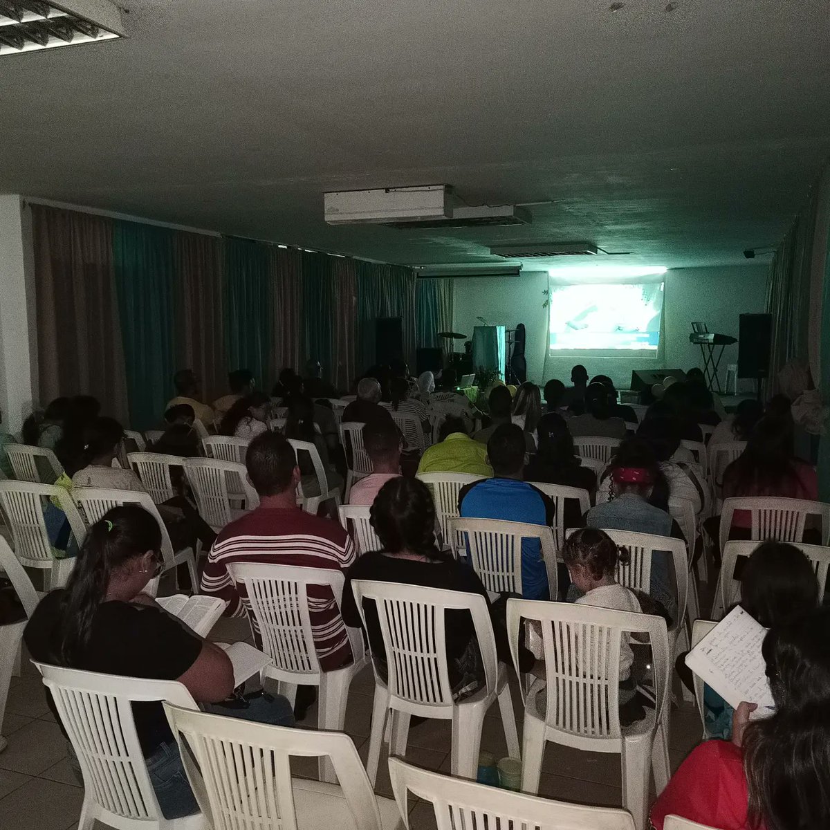 igvidanueva's tweet photo. Maravillosa palabra siendo de gran herramienta para tener mayor santidad y entrega en este nuevo año, recibimos esta palabra de forma digital a través del Pastor EDWIN ALVAREZ, trayendo a nuestros apóstoles un servicio diferente, de gran bendición, en una noche  maravillosa. https://t.co/rINJmikKCX