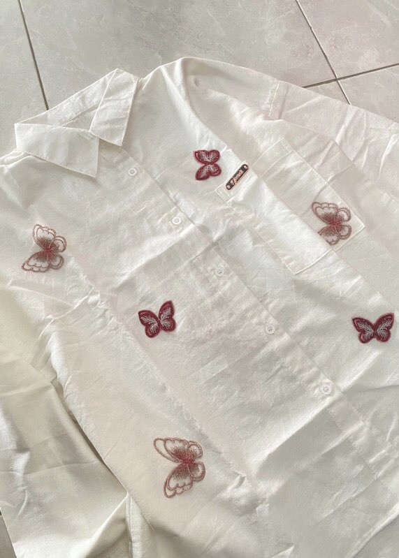 luvzvia's tweet photo. — kemeja kupu2

gemes bgt ga sii?!🥺

bahannya katun linen, bertabur butterfly jadi cantik bgt dan gak pasaran💓 

must have item!🫶🏻

🔗 https://t.co/WWZwOtaiq1 https://t.co/BkFFPFXKKW