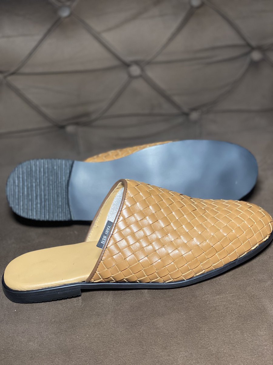 TariBen_'s tweet photo. Hand-woven Leather Mule 🔥

Exceptional Quality for Men

Price: 40,000 naira excluding delivery charge 
{ Delivery fee is depending on location } 

Available on Order 👇🏾👇🏾

Contact us ☎️ WhatsApp +2348167273351 
#mensfashion #leatherslippers #handmadeslippers #2024NewYear https://t.co/Nu0wxcFG8h