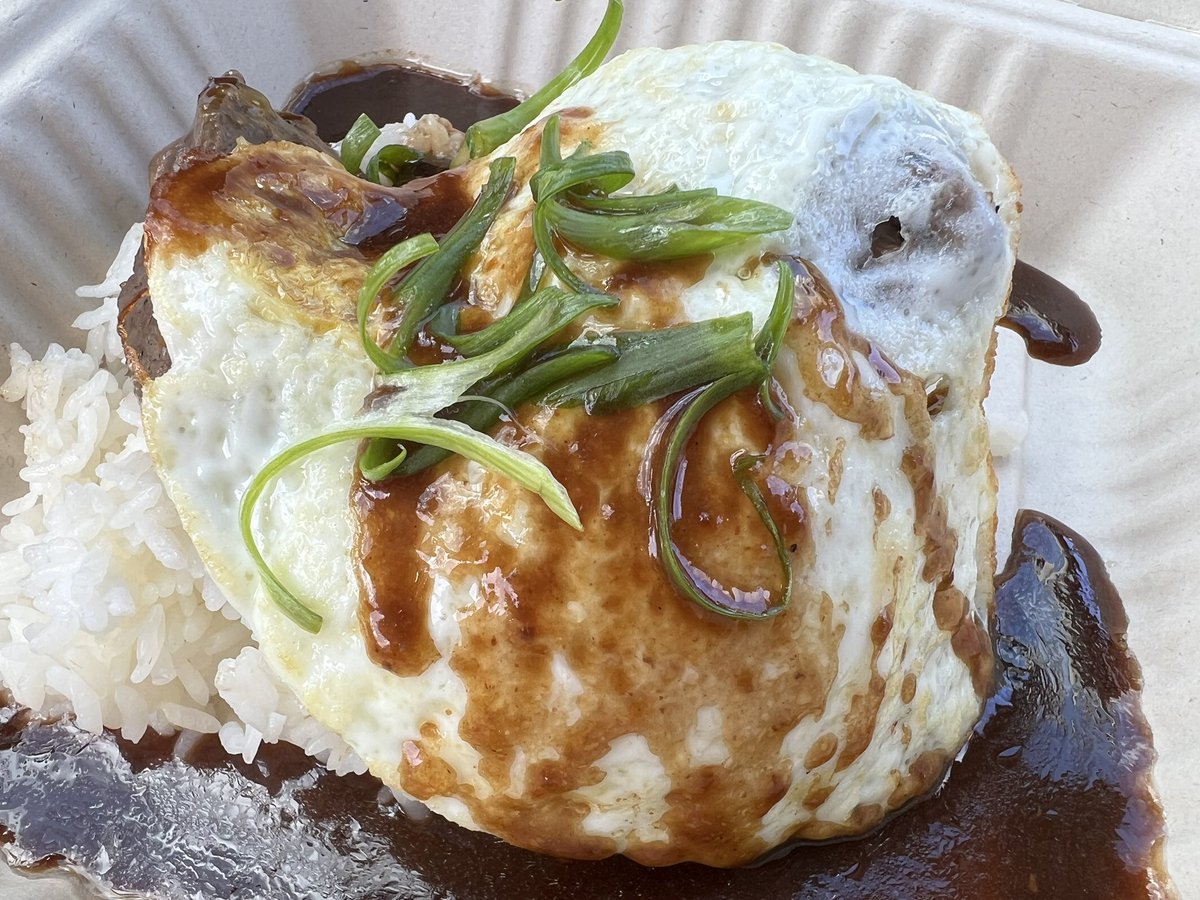 ittarakawatta's tweet photo. ココヘッド登山のあとのおすすめ。

ココ・マリーナ・センターにある
Moena Cafe（モエナ・カフェ）の
ロコモコ。
美味しいです。

ハワイ・カイ・ショッピングセンターの
Island Brew Coffeehouse（アイランド・
ブリュー・コーヒーハウス）への寄り道。
マリーナ横のテラス席が良い感じです。 https://t.co/rrrl8uF5Gr