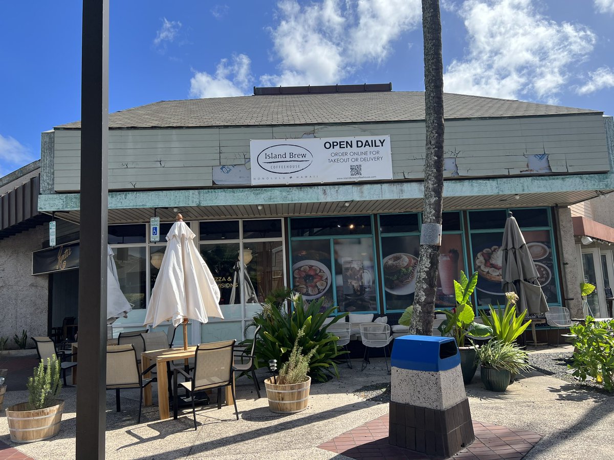 ittarakawatta's tweet photo. ココヘッド登山のあとのおすすめ。

ココ・マリーナ・センターにある
Moena Cafe（モエナ・カフェ）の
ロコモコ。
美味しいです。

ハワイ・カイ・ショッピングセンターの
Island Brew Coffeehouse（アイランド・
ブリュー・コーヒーハウス）への寄り道。
マリーナ横のテラス席が良い感じです。 https://t.co/rrrl8uF5Gr