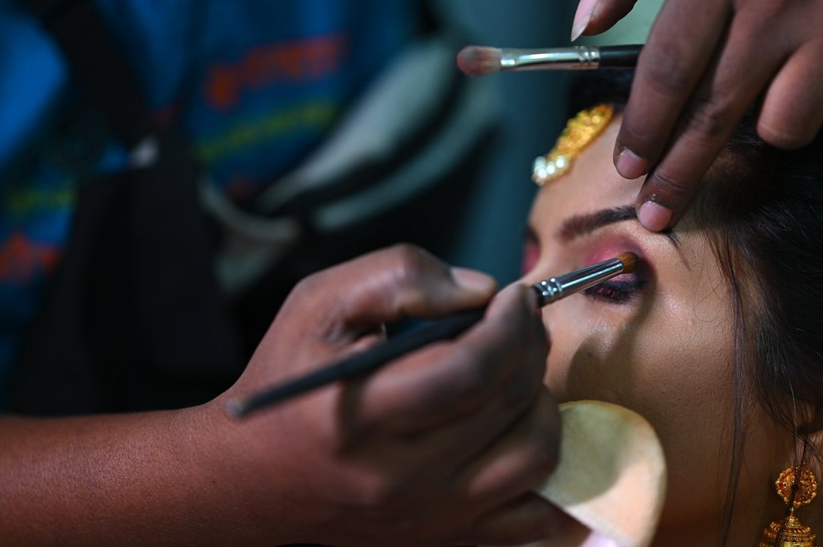 WadighareR's tweet photo. Professional Bollywood Makeovers 🎭 Celebrity Makeover #happybridal
@iam_amolwadighare #makeup #makeupvideos #makeuptutorial #makeuplover #makeupartist #makeuplooks #me #model #trend #trending #beauty #bridalmakeup #viralreels #tutorialmakeup #nature #makeuplover https://t.co/GAh92N1l80