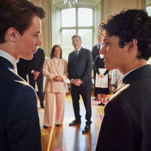 EdvinRydingBra's tweet photo. Está chegando ao fim ❤️‍🩹

Confira as três primeiras imagens promocionais da terceira e última temporada de Young Royals. https://t.co/quGOOPgwvI