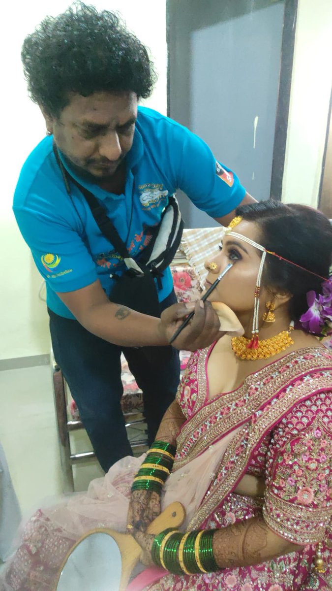 WadighareR's tweet photo. Professional Bollywood Makeovers 🎭 Amolwadighare 🎭 Celebrity Makeover #happybridal
@iam_amolwadighare #makeup #makeupvideos #makeuptutorial #makeuplover #makeupartist #makeuplooks #me #model #trend #trending #beauty #bridalmakeup #viralreels #tutorialmakeup #nature #makeuplover https://t.co/GVtTUjXHC0