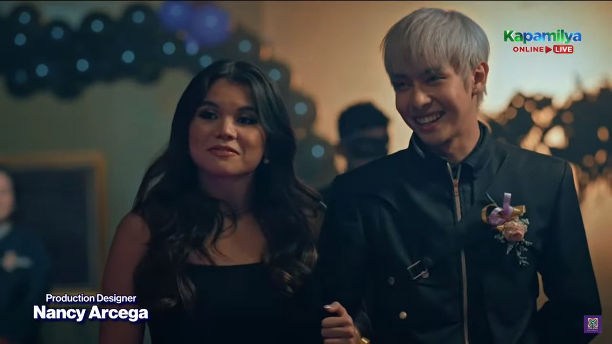 ABSCBNNews's tweet photo. LOOK: @SB19Official member Justin de Dios debuts in "Senior High" as Jared. This is his first acting role. The P-pop group is the voice behind the teleserye's OST, "Bazinga." | via @josiahvantonio  https://t.co/oeJezS9Yt6