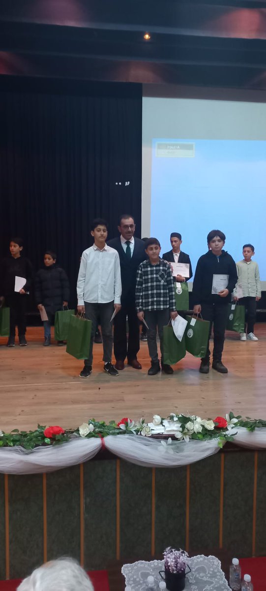 Kur'an-ı Kerim'i Güzel Okuma Yarışmasında İzmir il birincisi olan 8.sınıf öğrencimiz Kerem Canpolat'ı, emeği geçen değerli ailesini ve öğretmenlerini tebrik ediyoruz. <a href="/izmirdinogretim/">İzmir İl M.E.M. Din Öğretimi Bölümü</a> <a href="/dr_yusufyilmaz/">YUSUF YILMAZ</a> <a href="/kenank61351/">kenank6135</a> <a href="/MenemenMEM/">Menemen İlçe MEM</a> <a href="/yilmaznazif/">Nazif Yılmaz</a>