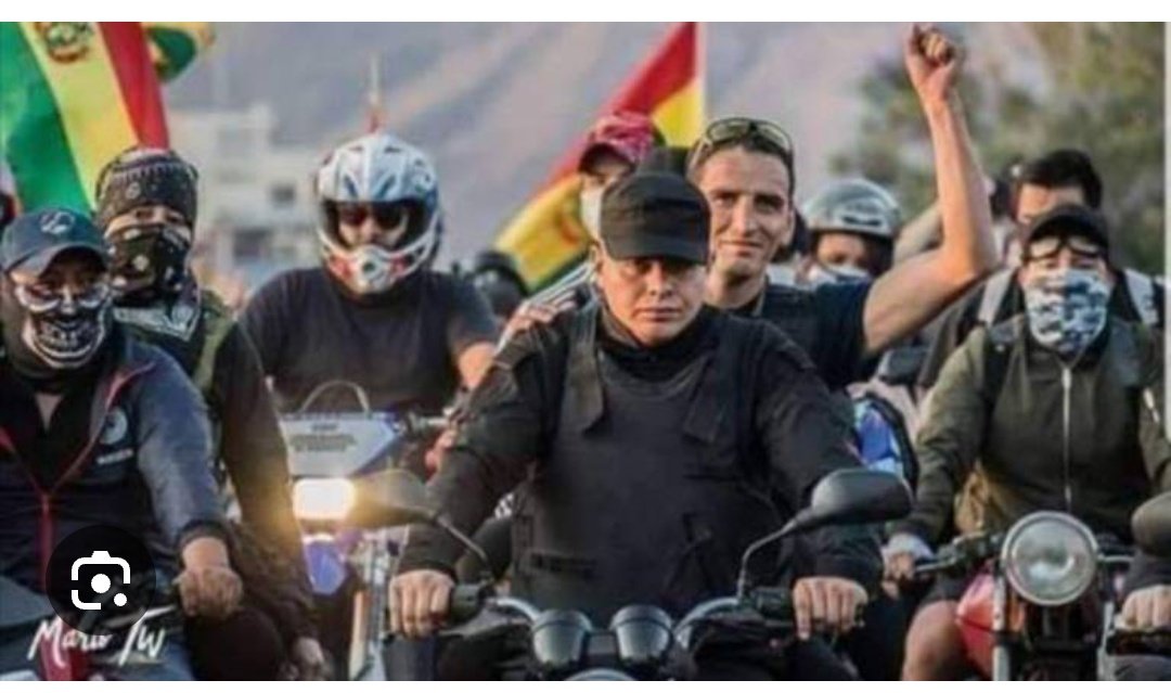 miguelcgangel's tweet photo. El 2019, Bolivia también vivió un ataque de grupos de izquierda,narco terroristas,  en represalia a que el pueblo Boliviano 🇧🇴 hizo escapar al pedófilo Evo Morales. 

Saquearon casas, negocios, mataron policias y querian explotar una refinería. La gente se organizó para defender su país y crearon la RJC (Resistencia), hoy estos héroes estan presos, como venganza del régimen comunista de Luis Arce.

Es fácil ver quien es el bueno y quien es el terrorista, solo mira quien sale a las calles sin taparse la cara.