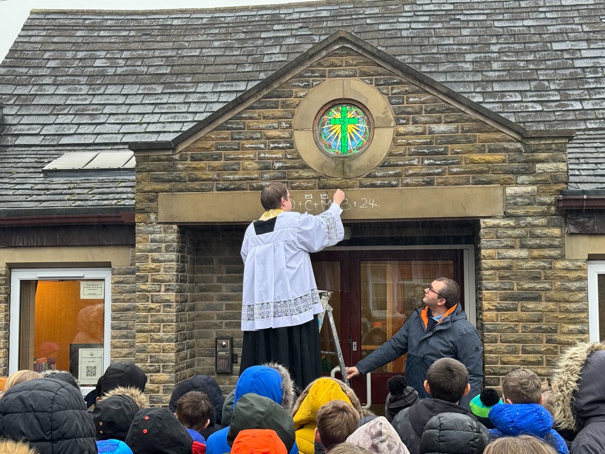 Many thanks to Fr Christopher for this morning's worship and for blessing the school as we enter 2024 - a great start to the year! @enhance_trust @horburychurch