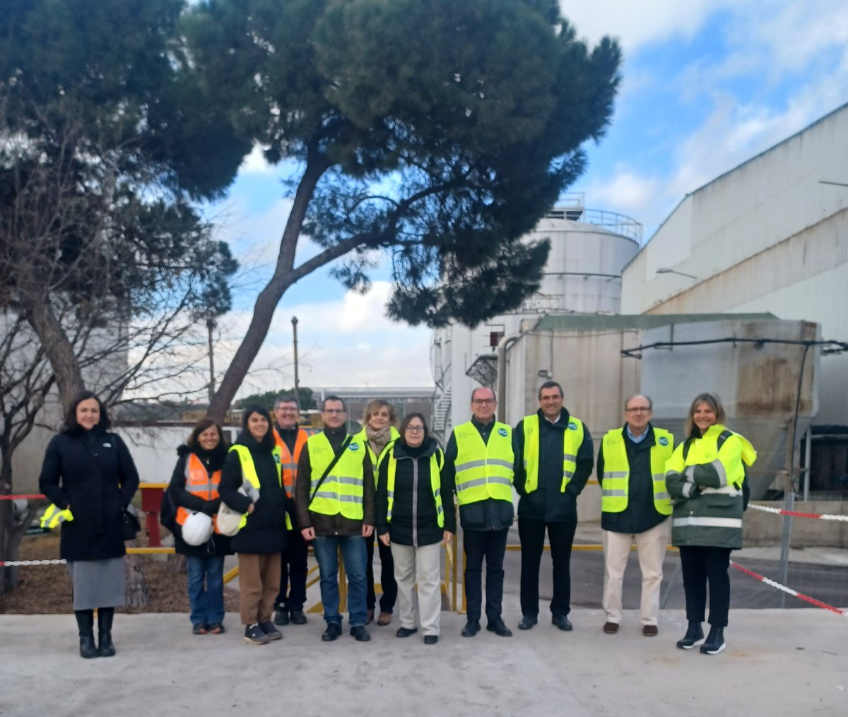 cresidusvo's tweet photo. Tècnics de @IDAEenergia han visitat la planta #BioVO acompanyats per tècnics i responsables del projecte del @cresidusvo i @consorcibesos
Han pogut conèixer la instal.lació que permet convertir el #biogàs en #biometà que s’injecta a la xarxa @nedgia
https://t.co/DEDi09HkjB https://t.co/9y0QZDvtFP