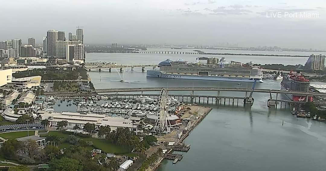 CrociereCurios1's tweet photo. #Iconoftheseas è arrivata al Porto di Miami

#royalcaribbean #royalcaribbeancruise #royalcaribbeancruises #royalcaribbeancruiseline #royalcaribbeaninternational #portofmiami https://t.co/v6a6W9Xi5E