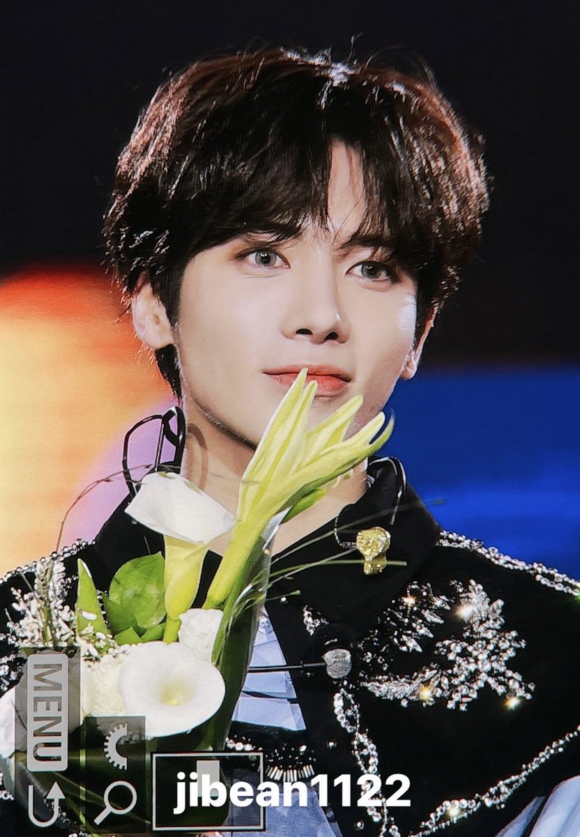 240110  부산 써클차트 pre

태현아…니 얼굴이 꽃이다….🌼💐

#TOMORROW_X_TOGEHTER #TXT #TAEHYUN #투모로우바이투게더 #태현