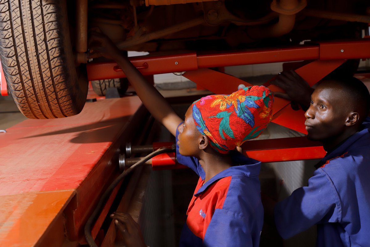 NiyoGarage's tweet photo. 24/7 assistance when it comes to all your automobile needs. Give us a call today and let's discuss about how we can make you vehicle better. #CallOrWhatsapp us at 0757001002 / 0776 202 785 for details. Let's get you back on the road! π οΈπ #FixYouUp #niyogarage. https://t.co/b4MvaPwyBx