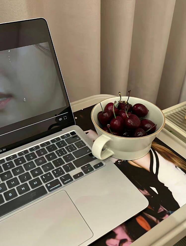 Have some fruit before going to bed😌