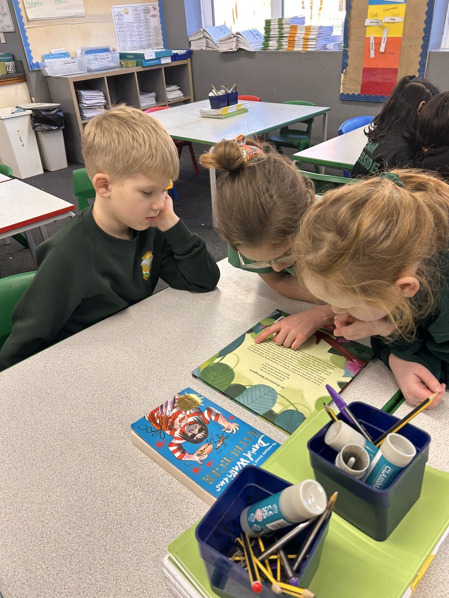 Misbourne_WPA's tweet photo. We started our new book in reading today. The children loved playing a game to help them remember some new vocabulary! #WatersideReading 📚 https://t.co/El0nWezhDM