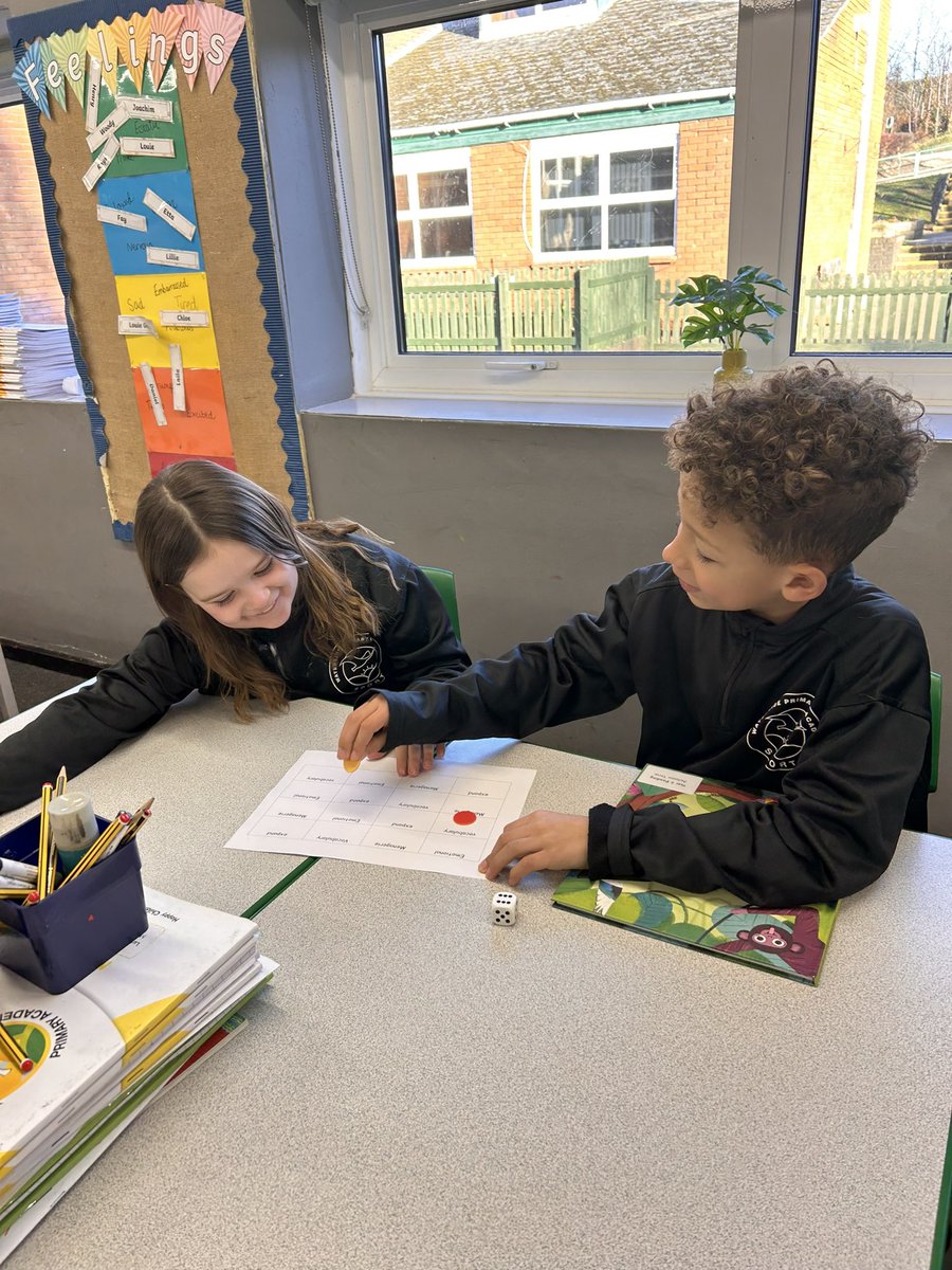 Misbourne_WPA's tweet photo. We started our new book in reading today. The children loved playing a game to help them remember some new vocabulary! #WatersideReading 📚 https://t.co/El0nWezhDM