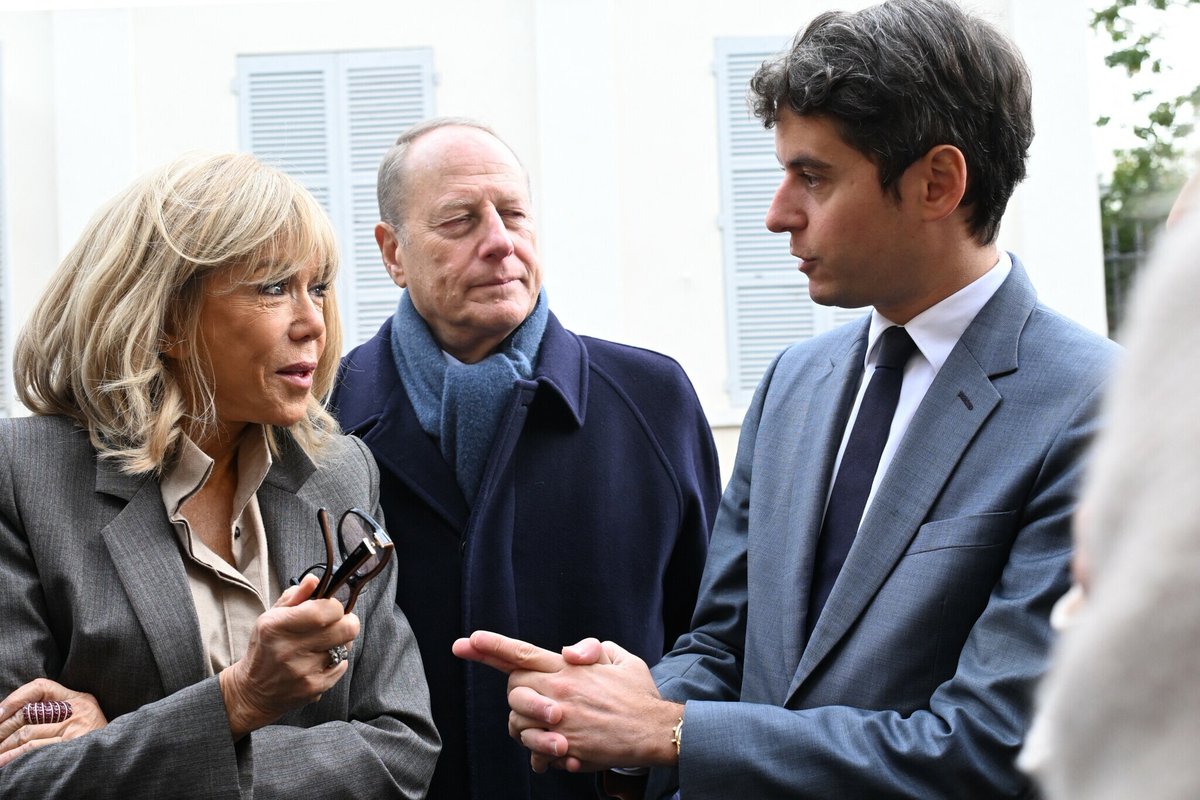 BFMTV's tweet photo. 🔴 EN DIRECT
Brigitte Macron salue Gabriel Attal qu'elle trouve "audacieux" et assure ne pas avoir "encore repéré ses défauts"
https://t.co/udlcZlzPxi https://t.co/ZuqX4TxOoY