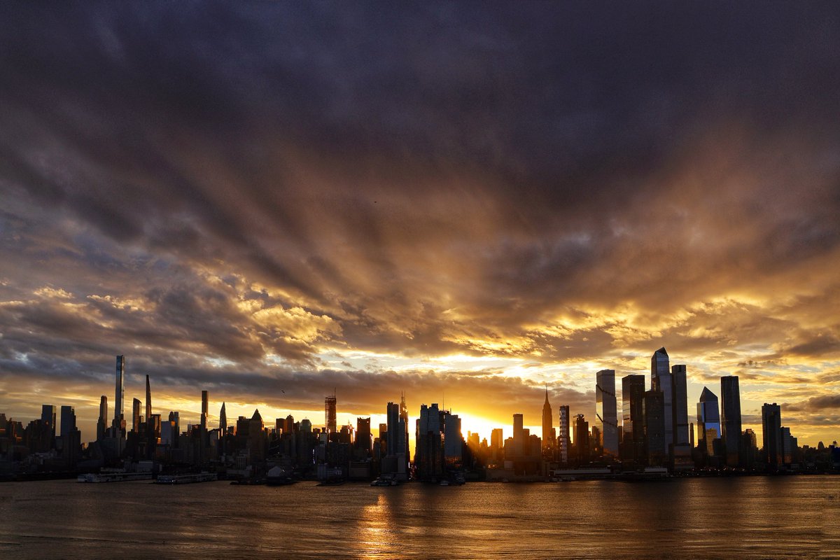 GaryHershorn's tweet photo. Storm clouds clear out of midtown Manhattan as the sun rises in New York City, Wednesday morning #nyc #newyork #NewYorkCity #sunrise https://t.co/1KcAWpeOlz