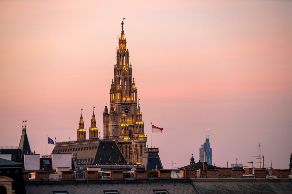 Vienna waits for you! Read our latest article to discover more about the #Vienna from 'Before Sunrise', the beloved 1994 #film💘Link to article below!

➡easyvoyage.co.uk/news/article-3… 

📸tamboly photography / <a href="/Shutterstock/">Shutterstock</a> 

#beforesunrise #travel
